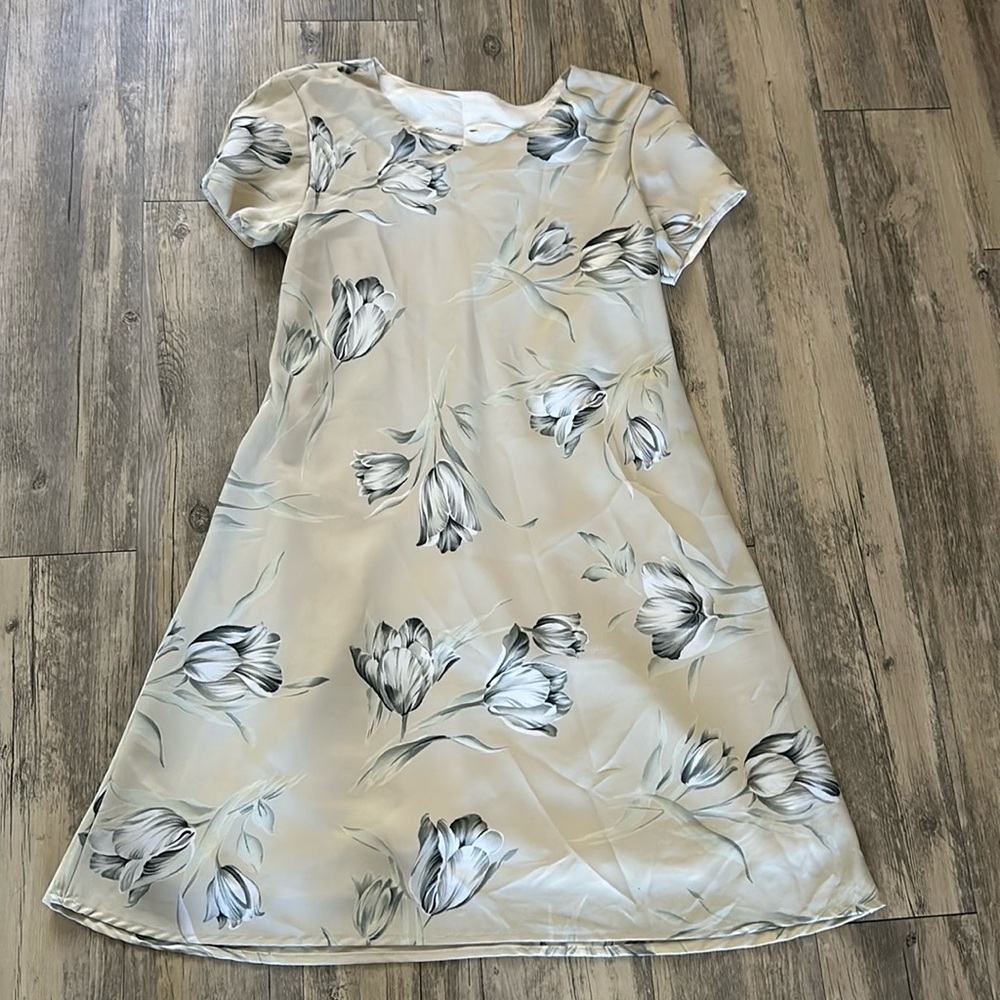 ☀️VTG cream floral lined dress